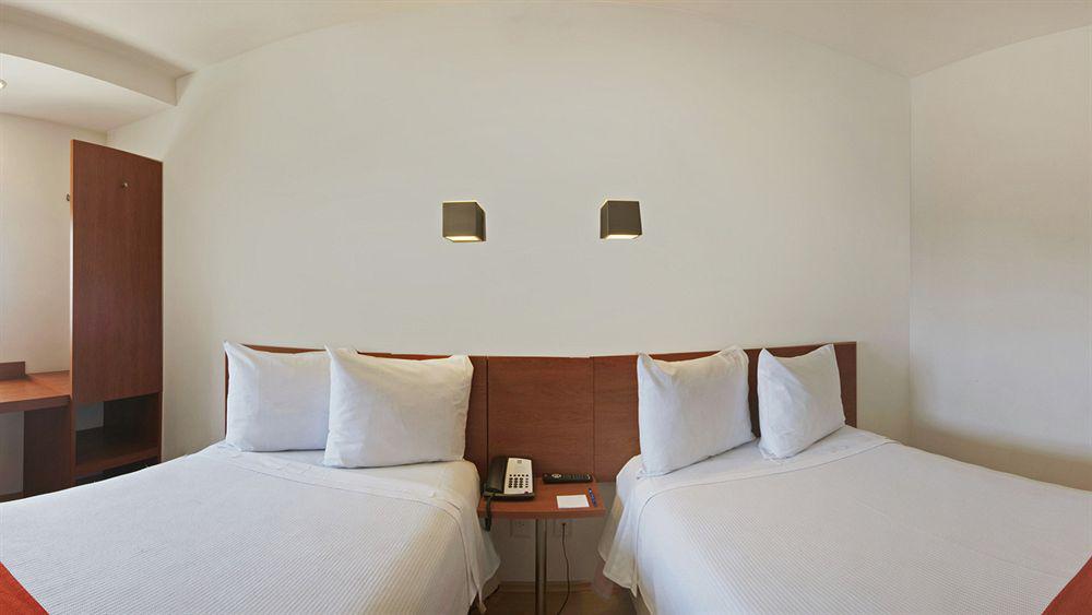 One Puebla Finsa Hotel Ngoại thất bức ảnh